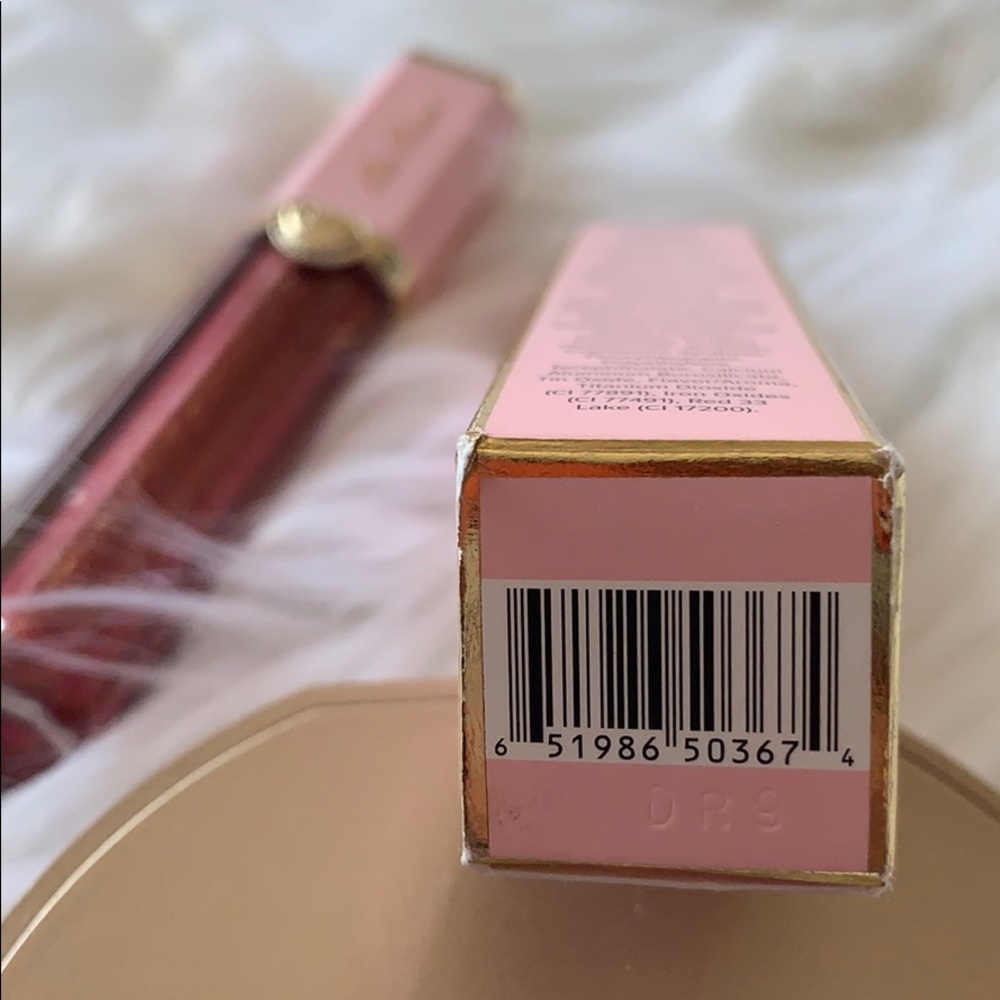 Too faced lip gloss - Picture 3 of 3